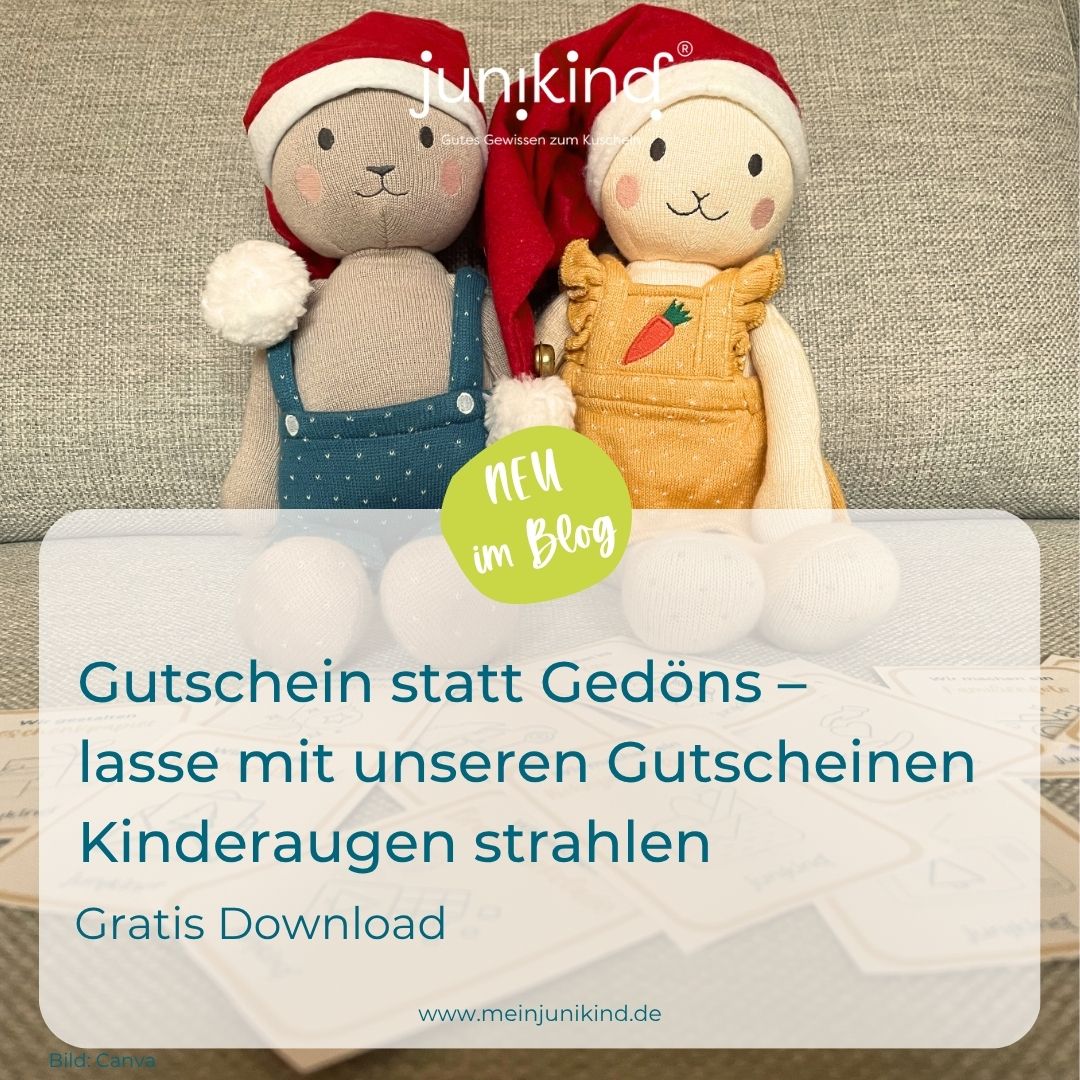 junikind Kuscheltiere sitzen auf Gutscheinen für den Adventskalender zum kostenlosen Download