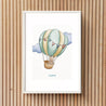 junikind Karte zum Verschenken: Reh Kalle sitzt in einem grünen Heißluftballon